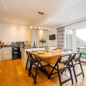 21 Scarcroft Road Holiday home